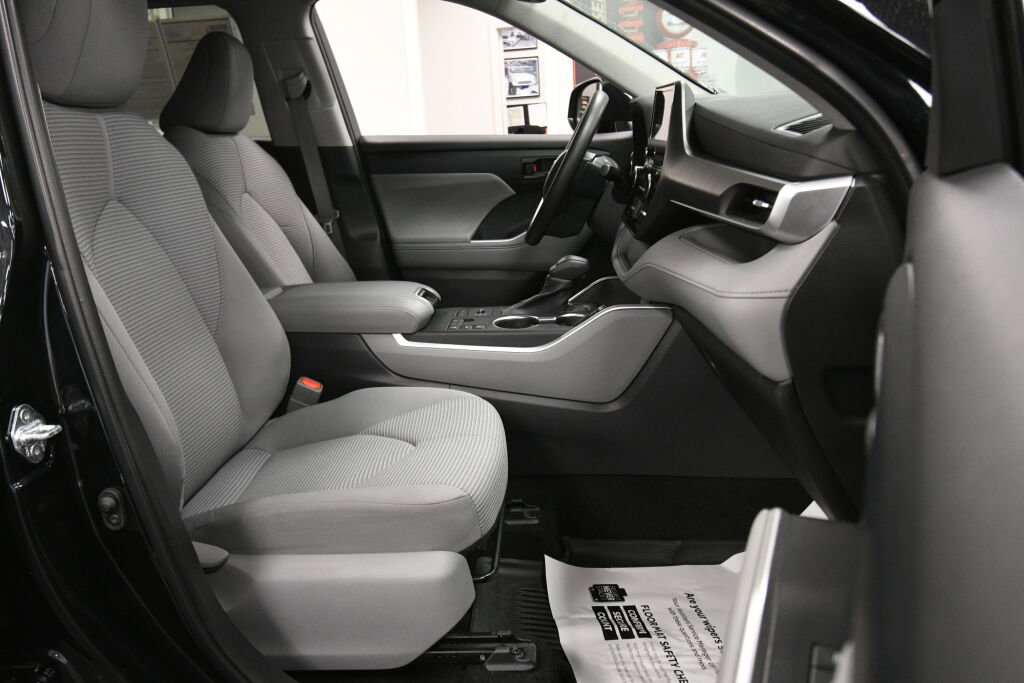Used 2023 Toyota Highlander L AWD/4WD image 26