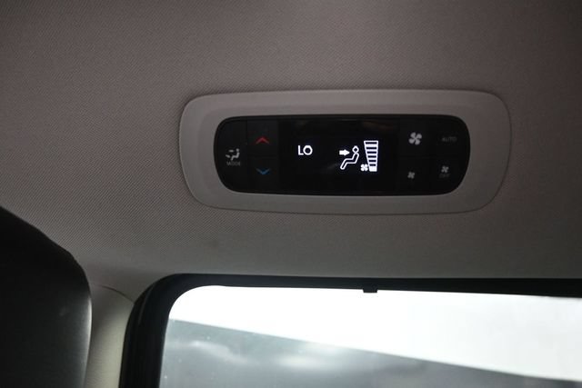 Used 2024 Chrysler Pacifica Touring-L FWD image 30