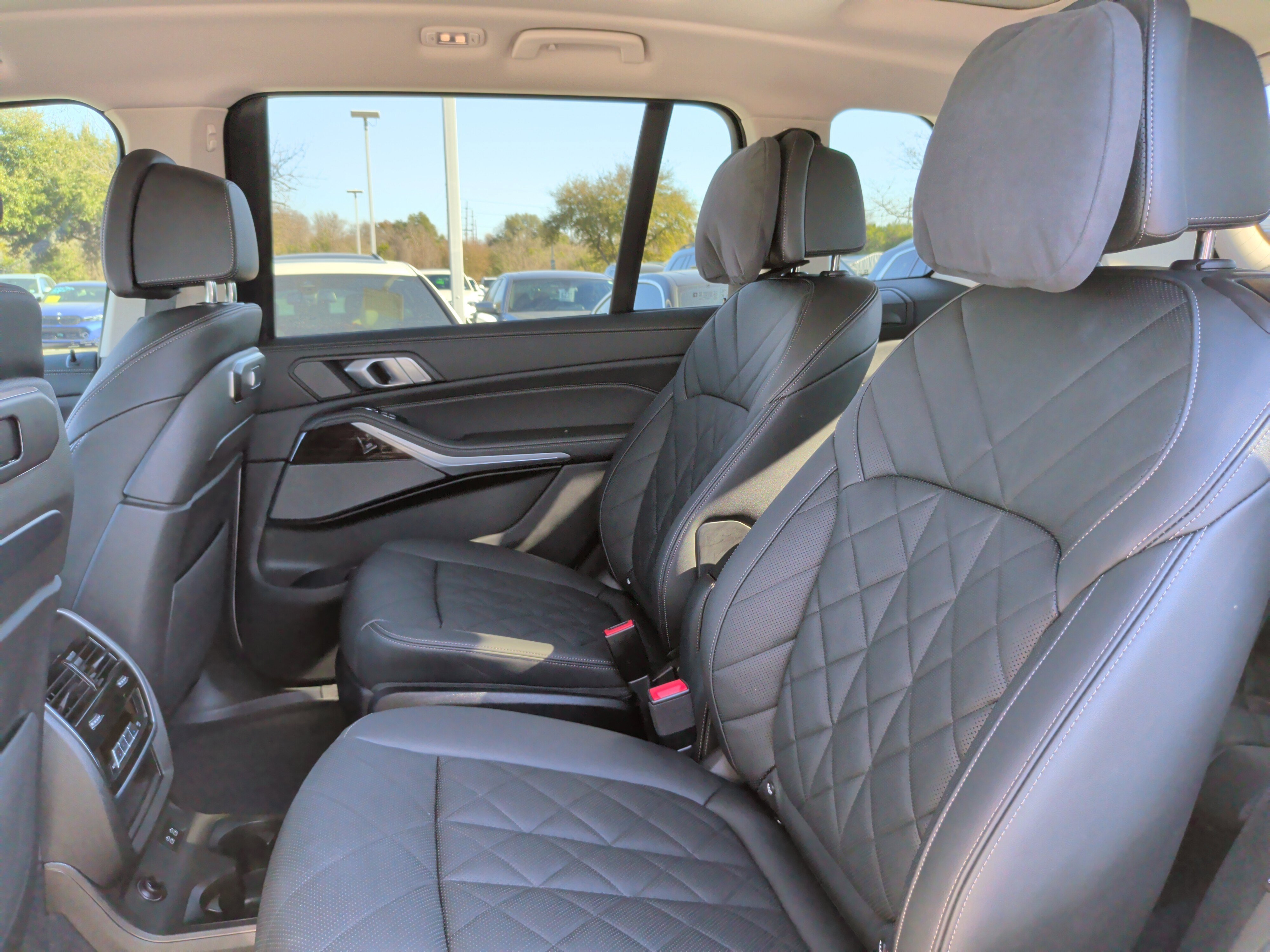 Certified 2024 BMW X7 xDrive40i w/ Premium Package image 40