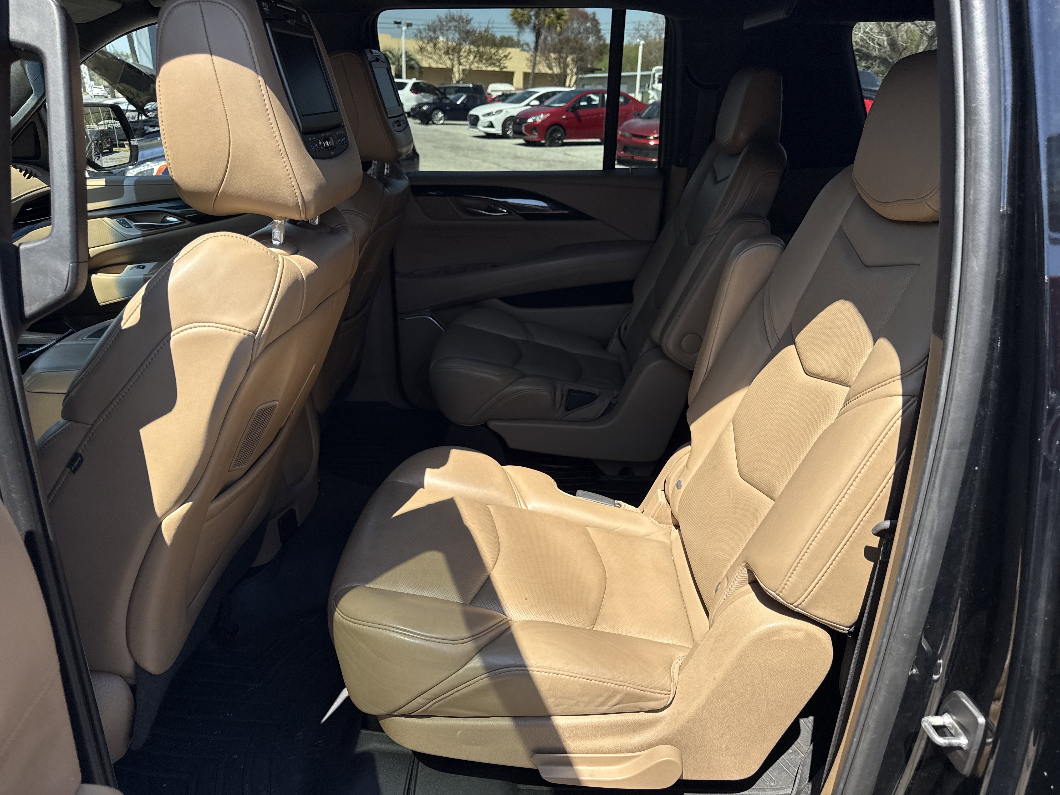 Used 2018 Cadillac Escalade ESV Platinum image 9