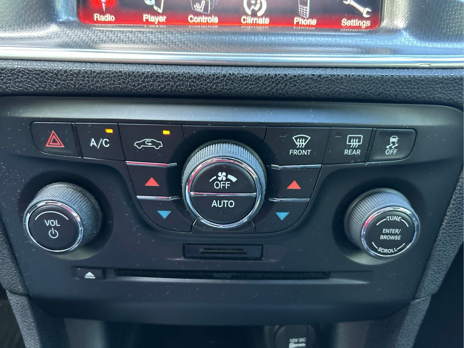 Used 2014 Dodge Charger SXT RWD image 28