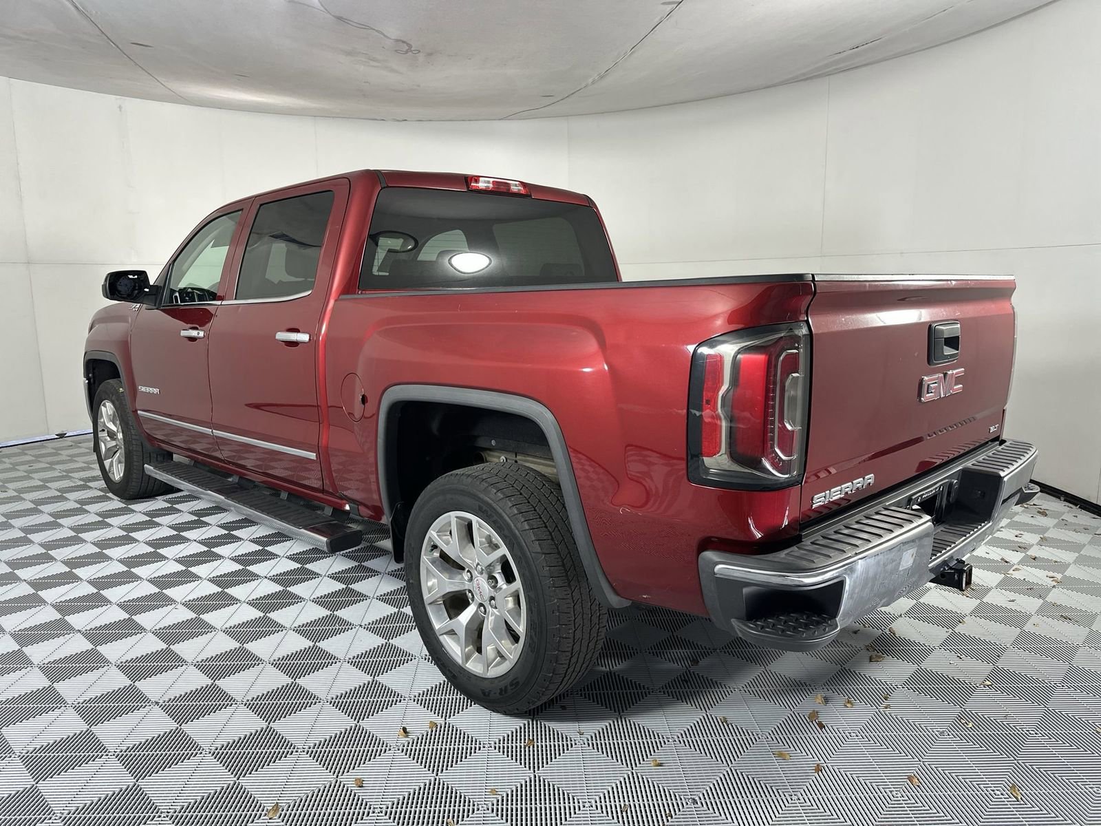 Used 2018 GMC Sierra 1500 SLT w/ SLT Premium Package image 6
