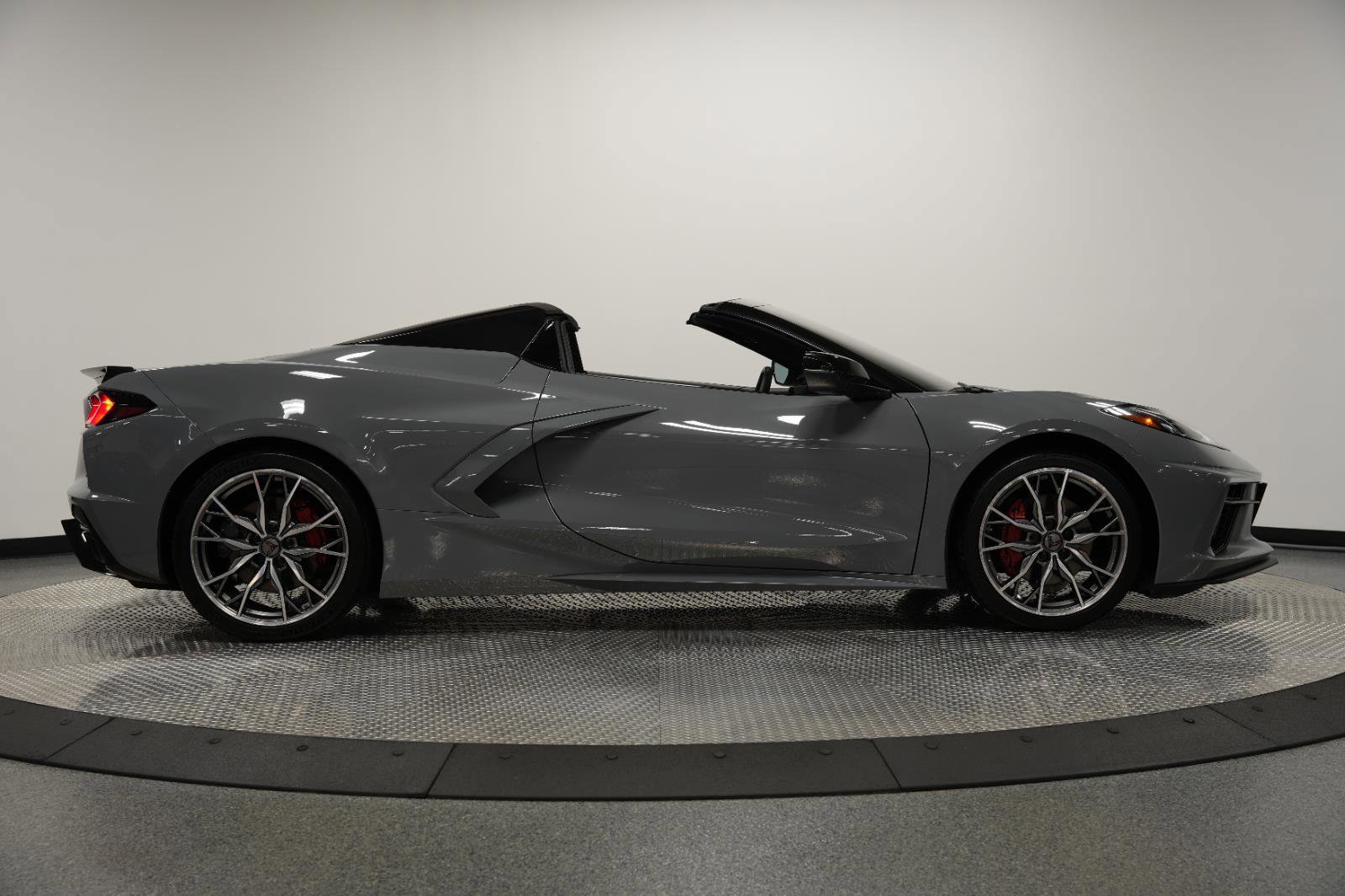Used 2024 Chevrolet Corvette Stingray Premium Conv w/ Stealth Interior Trim Package image 9