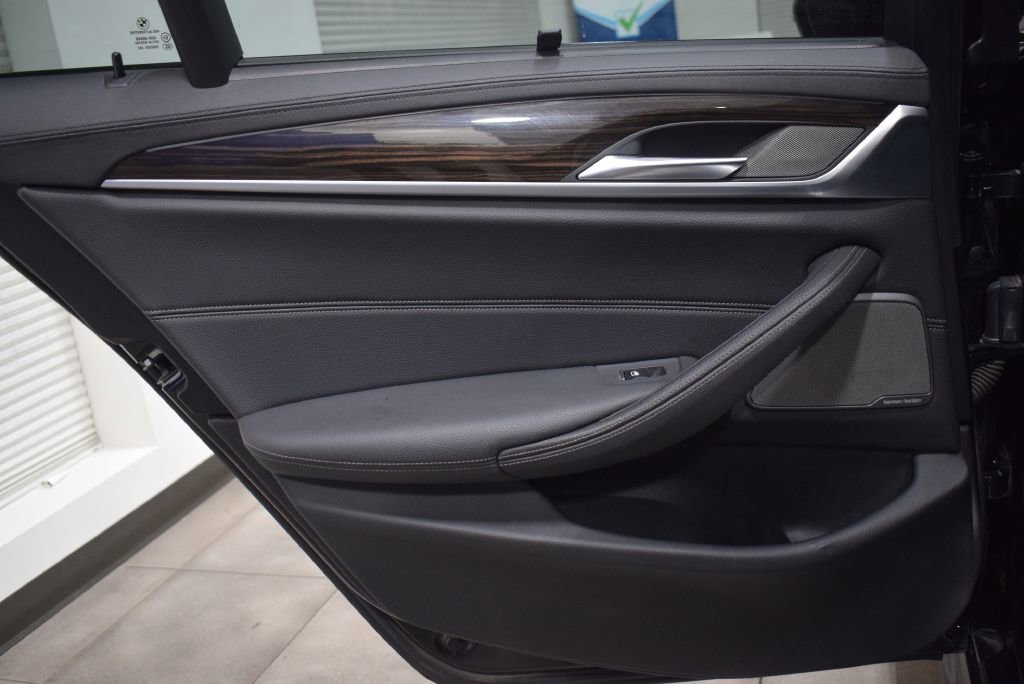 Used 2019 BMW M550i xDrive w/ Premium Package 2 image 11