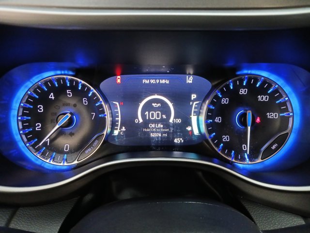 Used 2024 Chrysler Pacifica Touring-L image 18