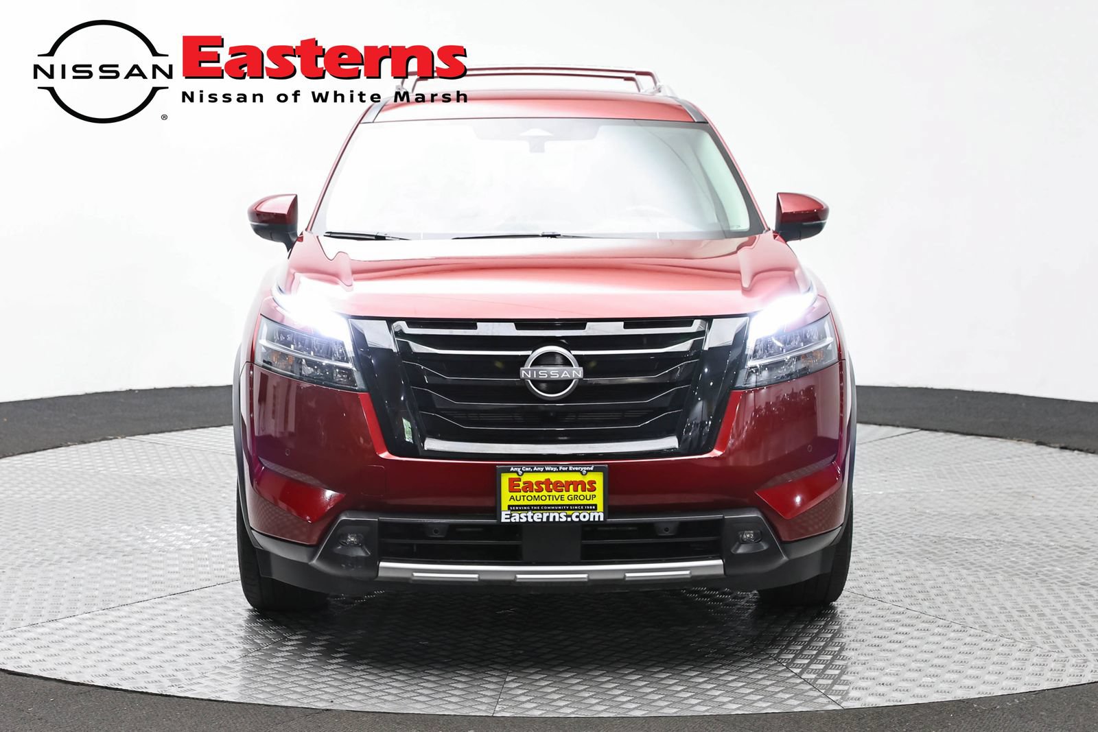 Used 2023 Nissan Pathfinder SL w/ Lighting Package (N92) AWD/4WD image 2