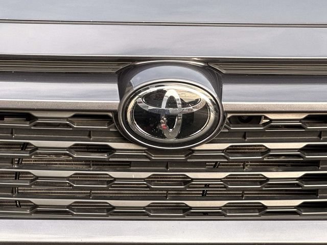 Used 2025 Toyota RAV4 XLE AWD/4WD image 12