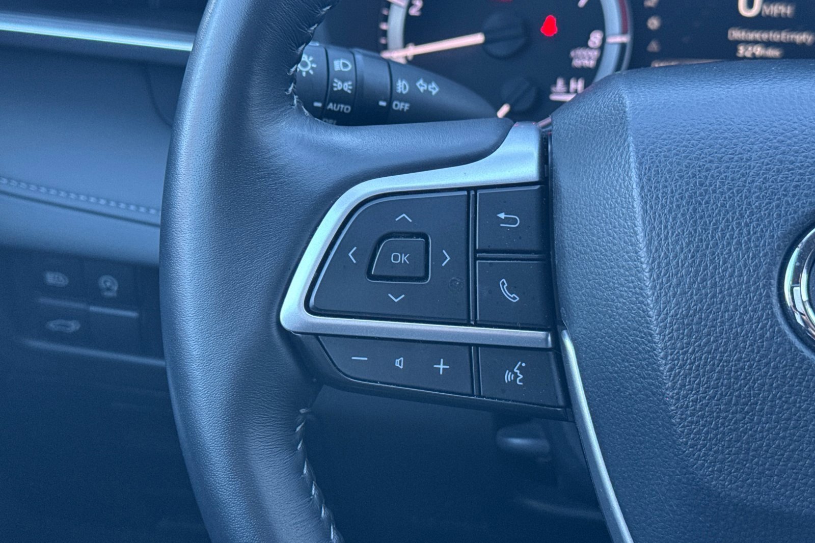 Used 2025 Toyota Highlander LE image 37