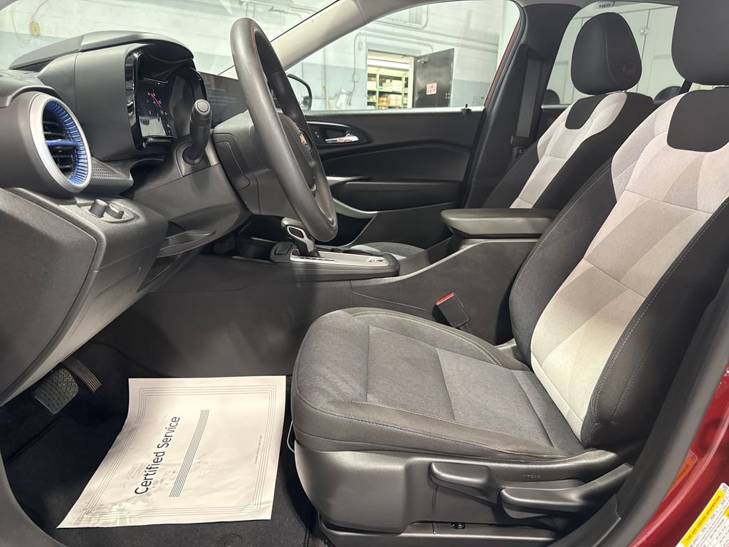 Used 2024 Chevrolet Trax LS w/ LS Convenience Package FWD image 25