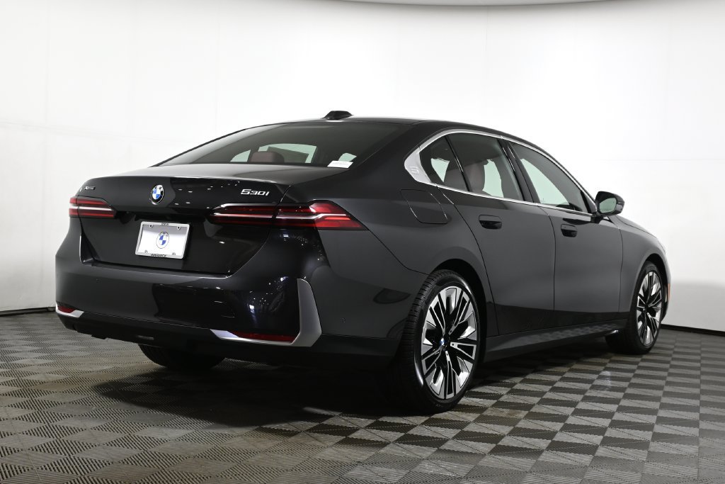 Used 2026 BMW 530i xDrive w/ Premium Package AWD/4WD image 7