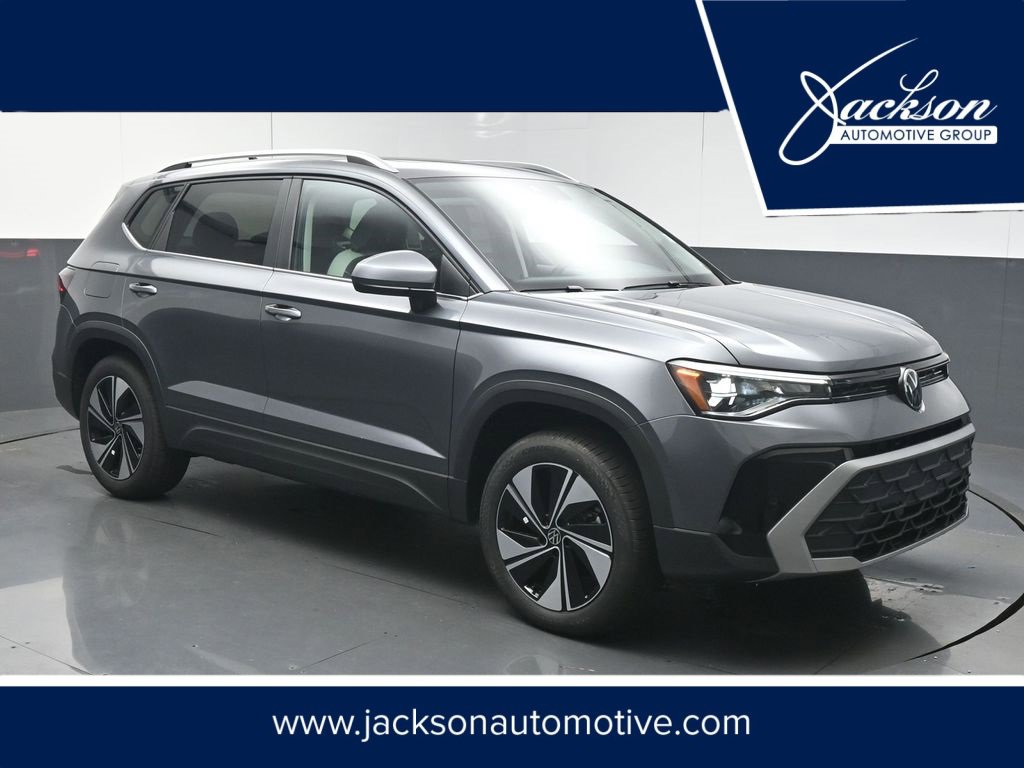 New 2025 Volkswagen Taos SE image 1