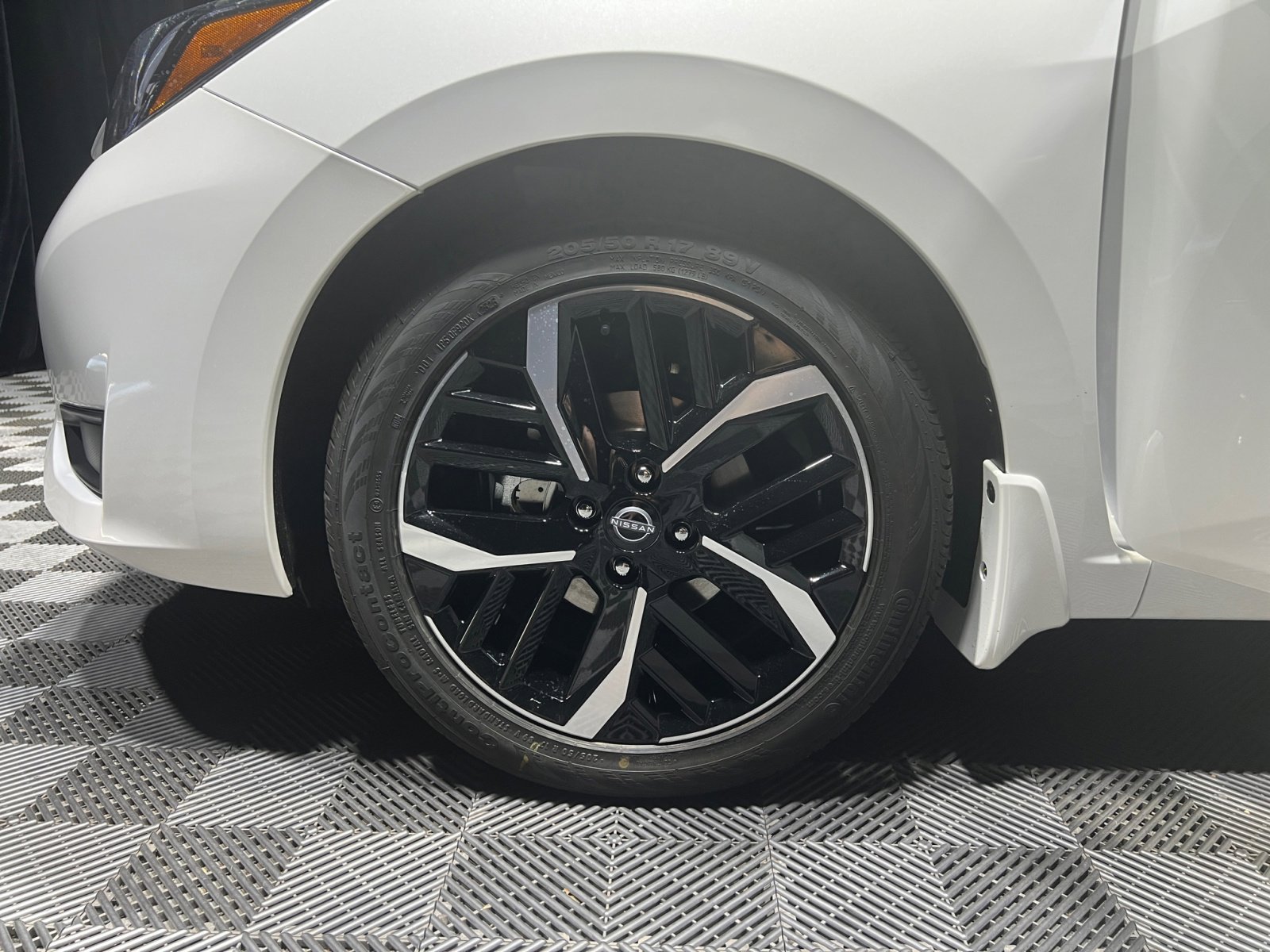 New 2025 Nissan Versa SR w/ Trunk Package image 26