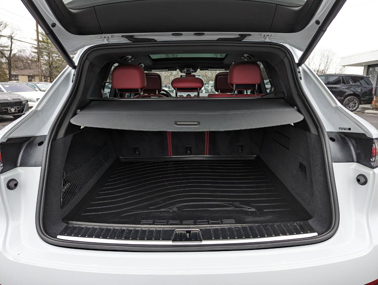 Used 2023 Porsche Cayenne Platinum Edition image 44