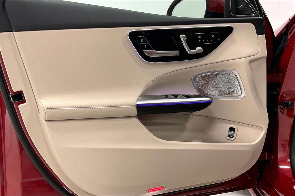 New 2025 Mercedes-Benz C 300 4MATIC Sedan image 10