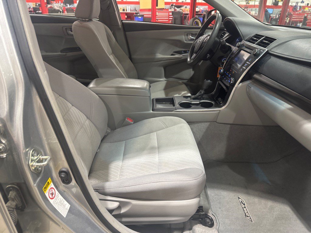 Used 2017 Toyota Camry LE FWD image 13
