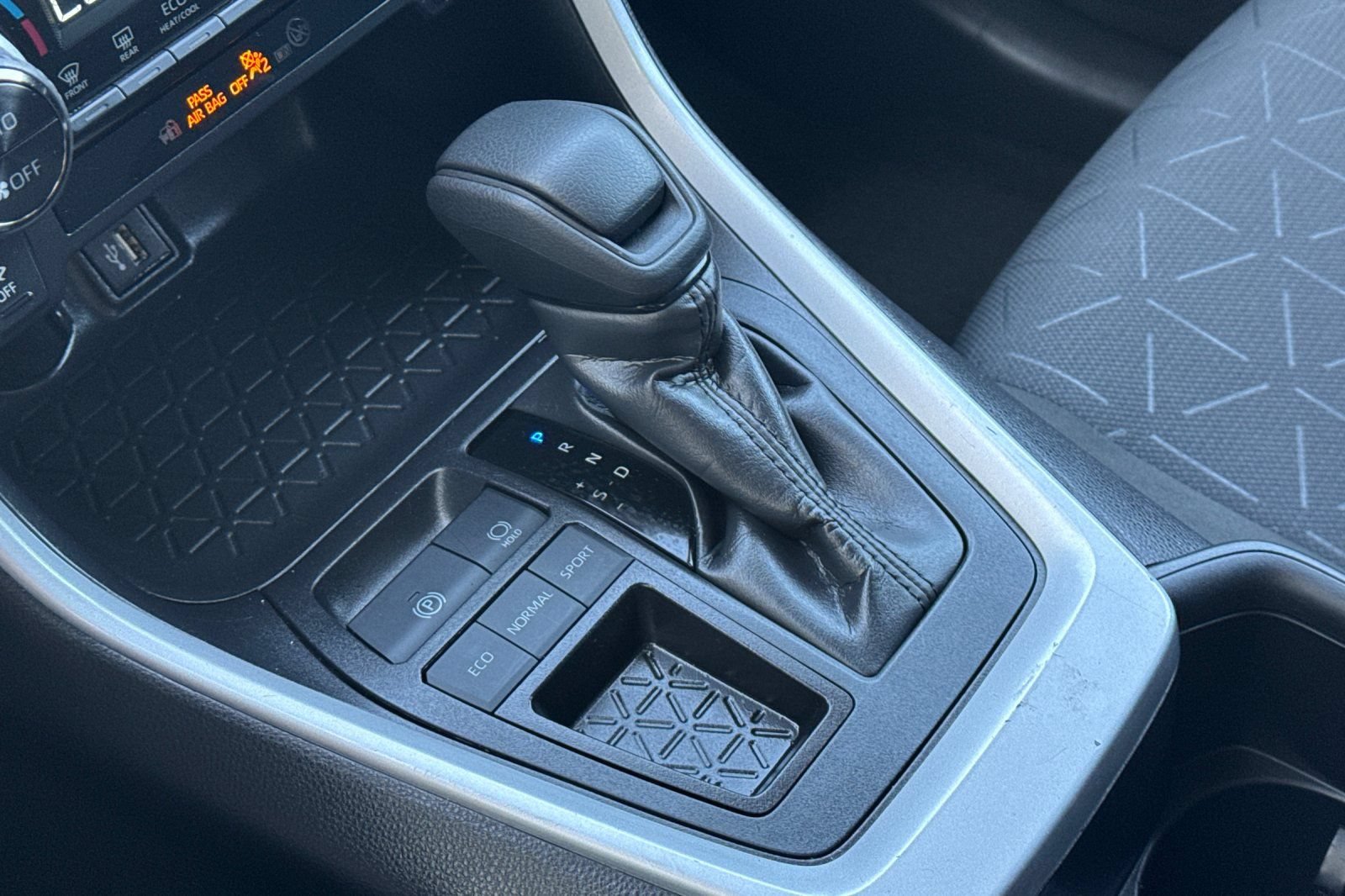Certified 2025 Toyota RAV4 XLE FWD image 21