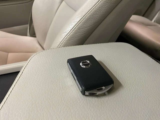 Used 2020 Volvo XC90 T5 Momentum image 26