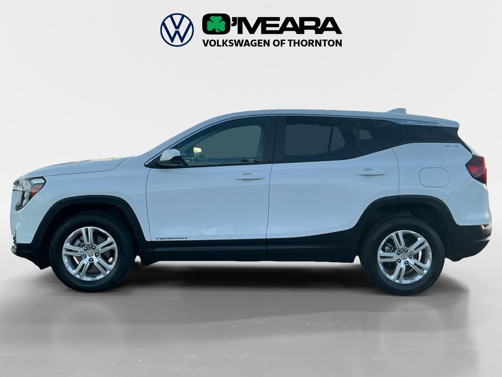 Used 2024 GMC Terrain SLE image 2