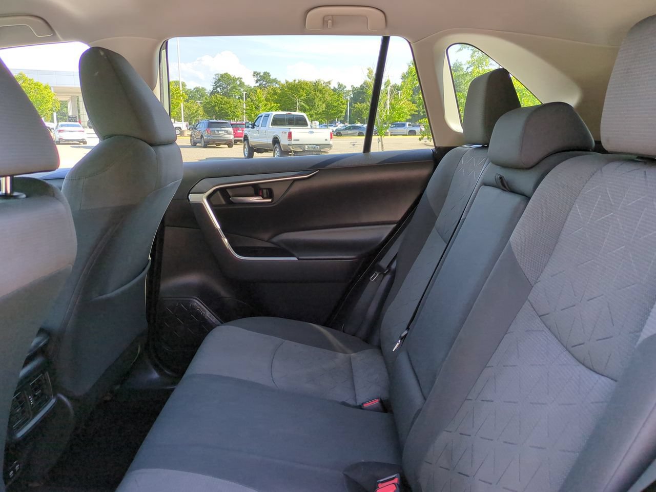 Used 2020 Toyota RAV4 XLE FWD image 14