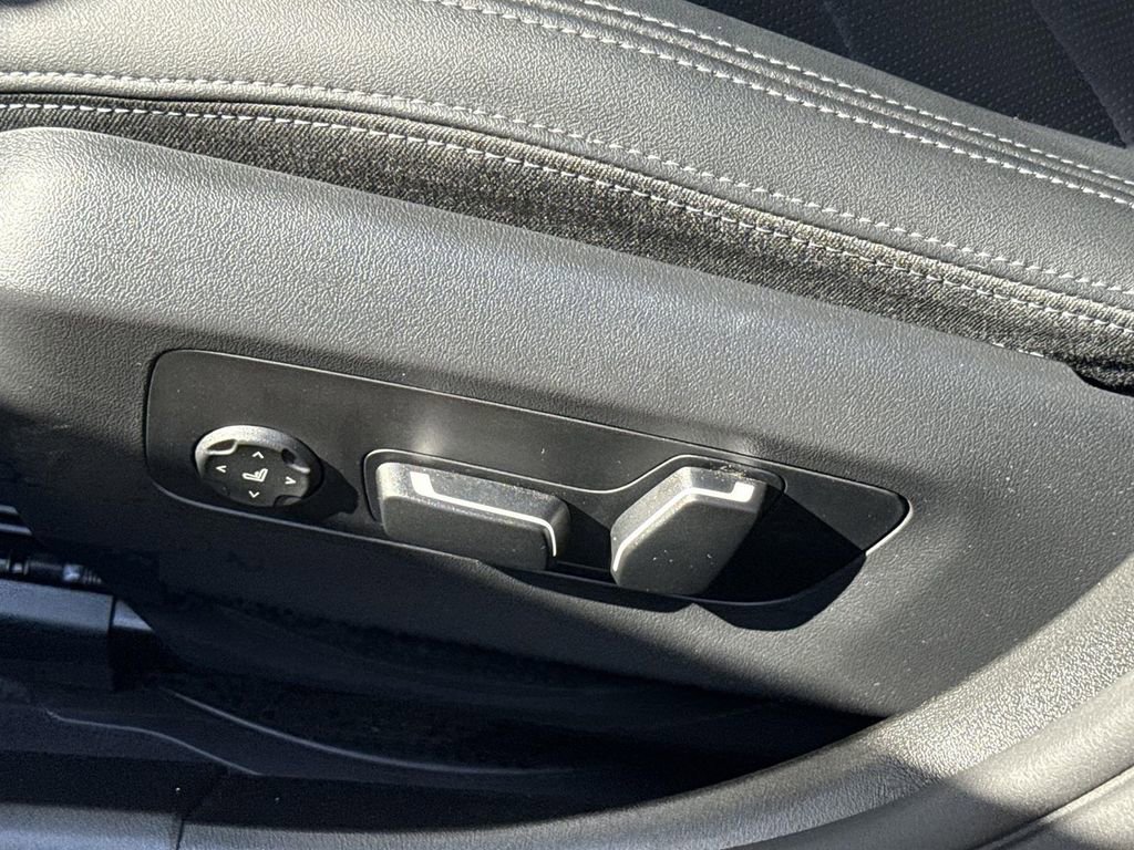 Used 2025 BMW 530i xDrive w/ Premium Package image 35