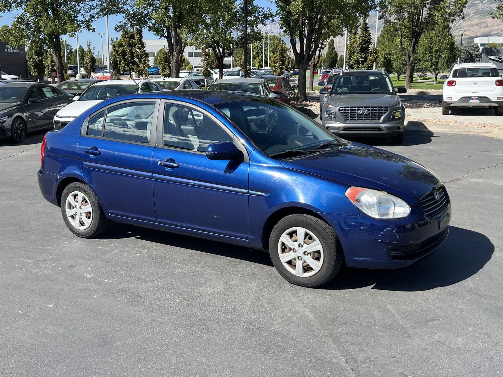 Used 2010 Hyundai Accent GLS FWD image 5