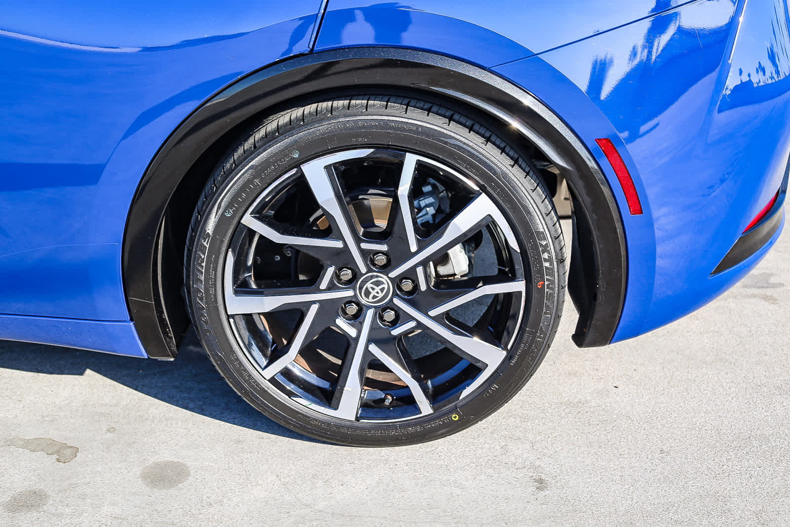 Used 2023 Toyota Prius Prime FWD image 11