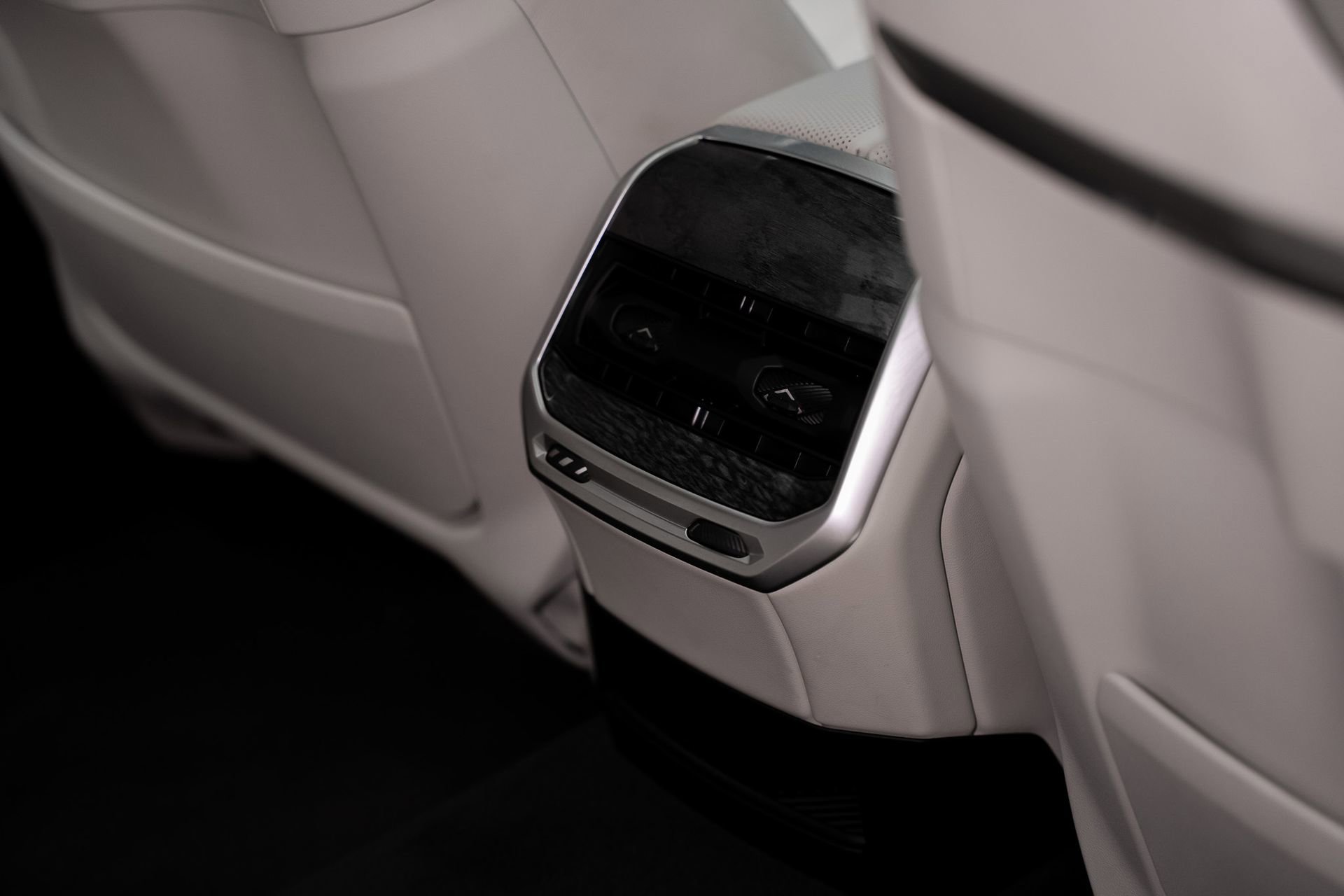 Used 2023 BMW i7 xDrive60 w/ Executive Package 2 image 71