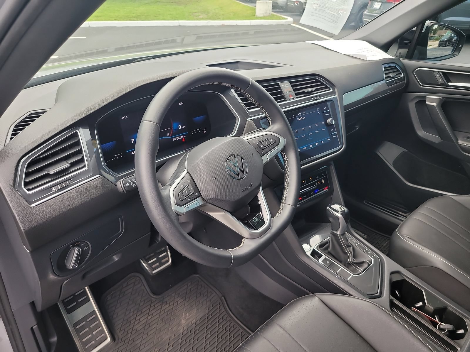 Used 2023 Volkswagen Tiguan SE R-Line FWD image 19