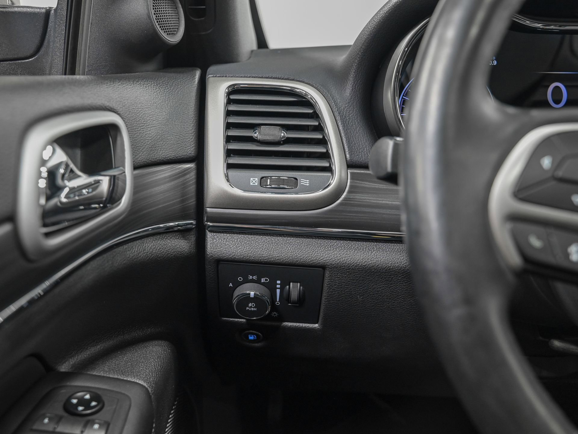 Used 2021 Jeep Grand Cherokee Limited image 18