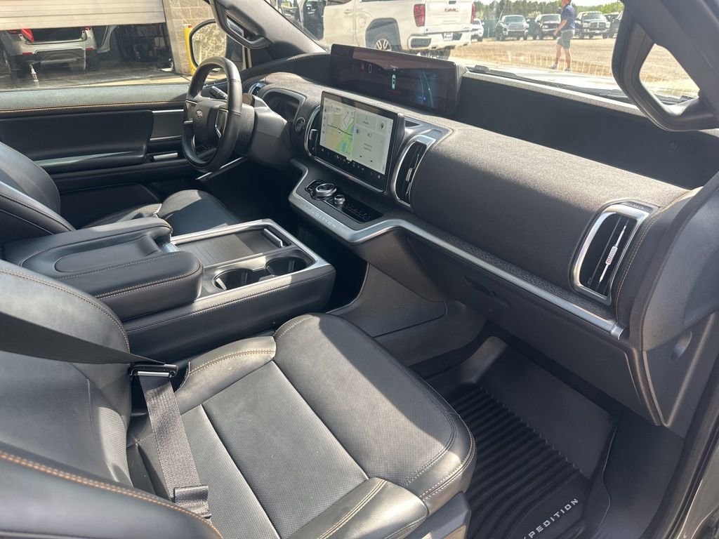 Used 2025 Ford Expedition Tremor AWD/4WD image 33