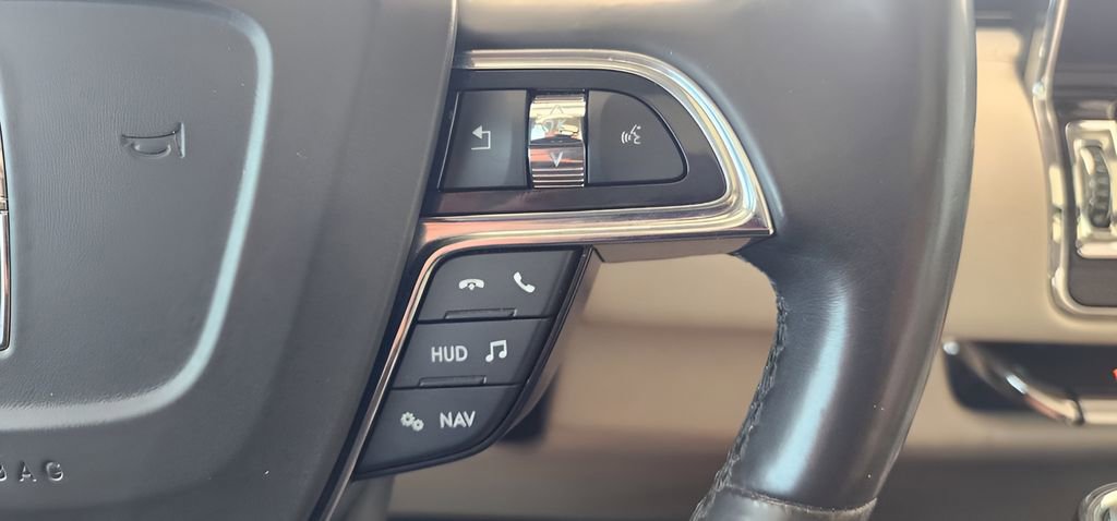 Used 2020 Lincoln Navigator Reserve w/ Luxury Package image 37