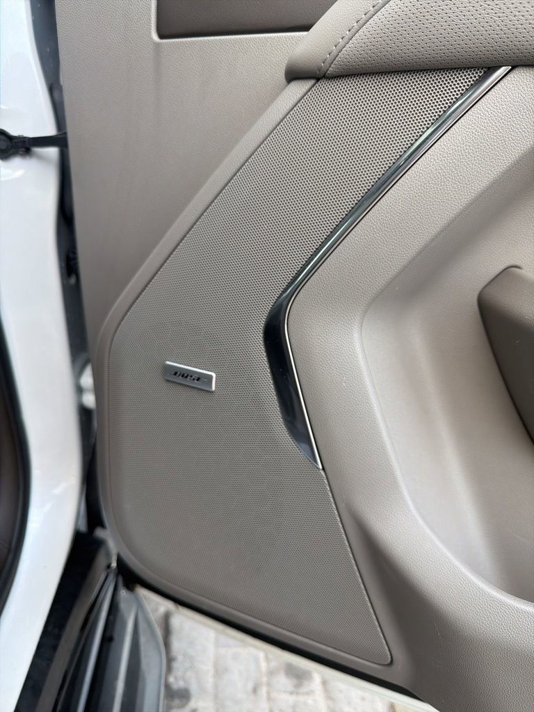 Used 2023 GMC Yukon SLT w/ SLT Luxury Package image 23