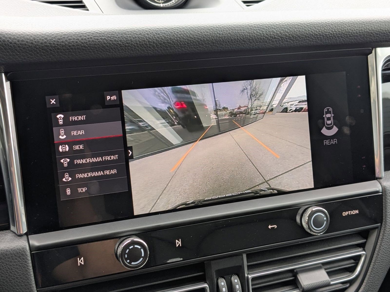 Certified 2025 Porsche Macan image 18