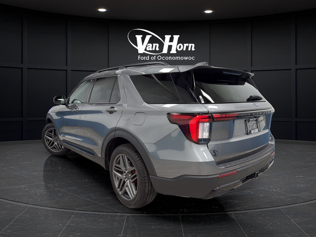 Used 2026 Ford Explorer ST-Line w/ ST-Line Street Pack AWD/4WD image 5