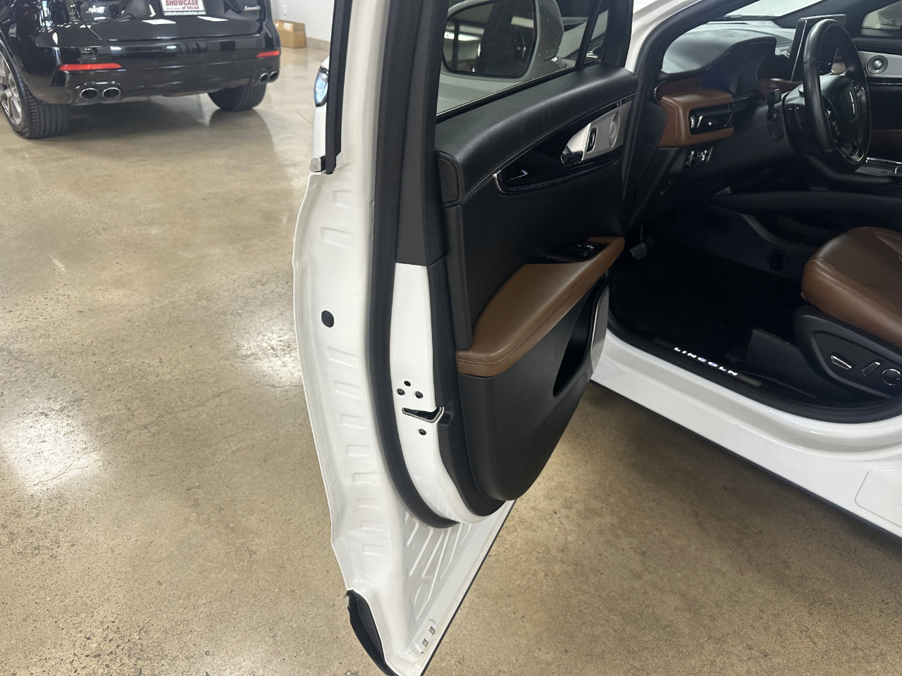 Used 2023 Lincoln Nautilus Reserve w/ Equipment Group 202A image 31