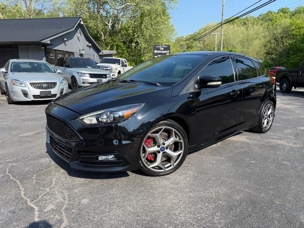Used 2017 Ford Focus ST w/ Equipment Group 401A FWD image 11