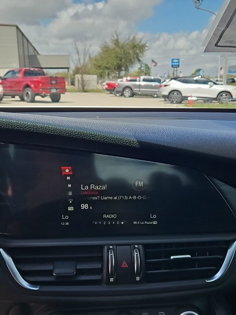 Used 2018 Alfa Romeo Giulia image 16