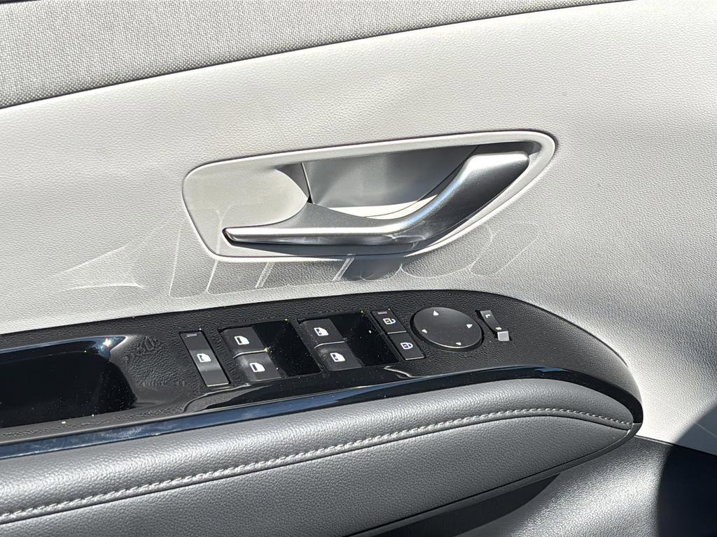 Certified 2025 Hyundai Tucson Limited image 17
