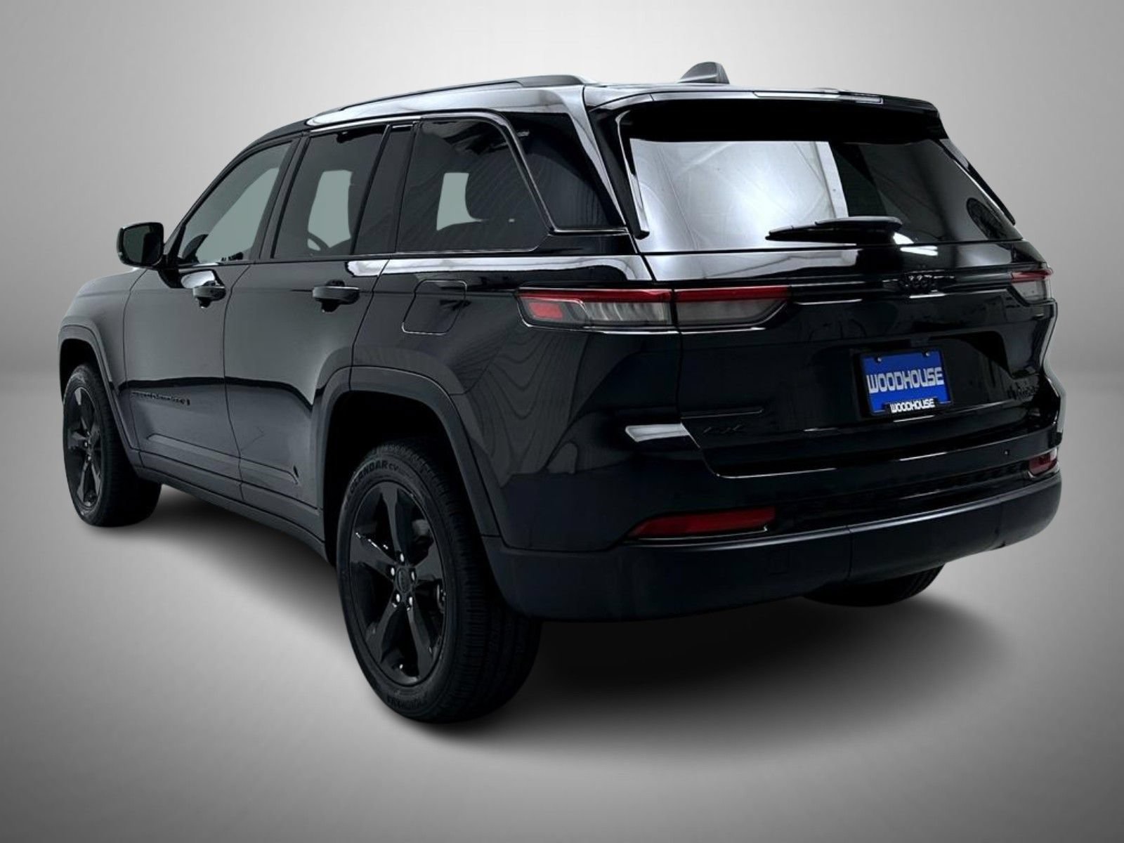 Used 2023 Jeep Grand Cherokee Altitude AWD/4WD image 7