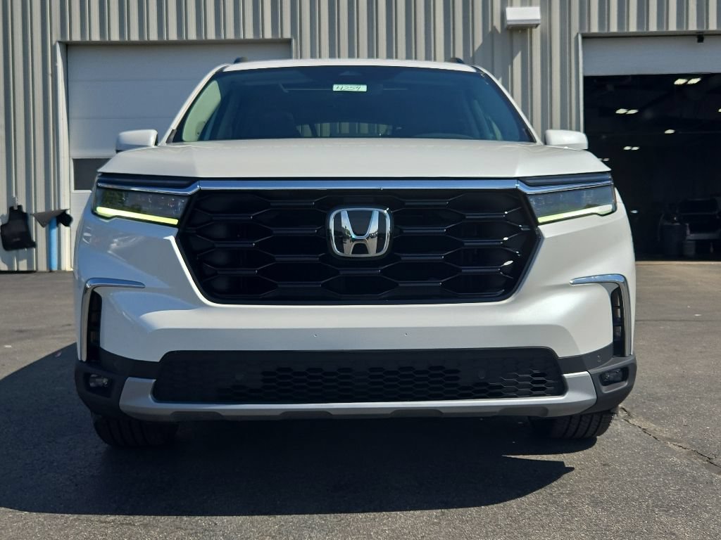 Used 2023 Honda Pilot Touring image 2