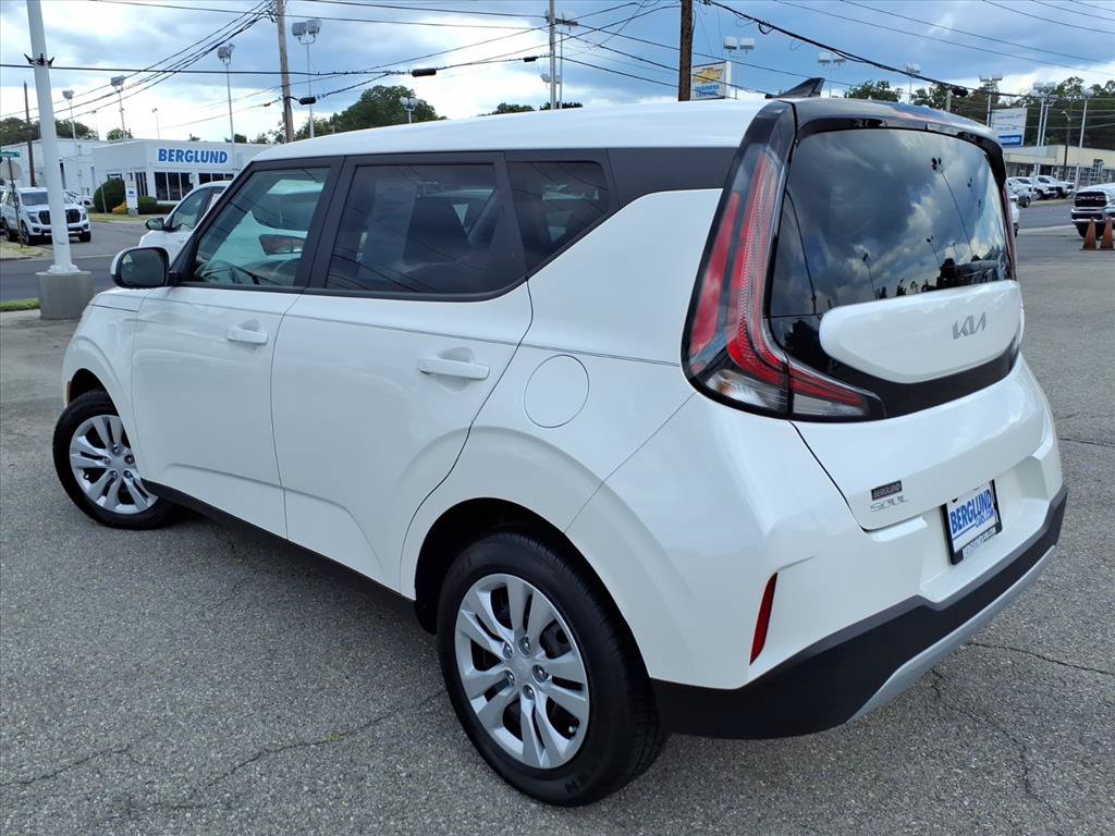 Used 2023 Kia Soul LX FWD image 6