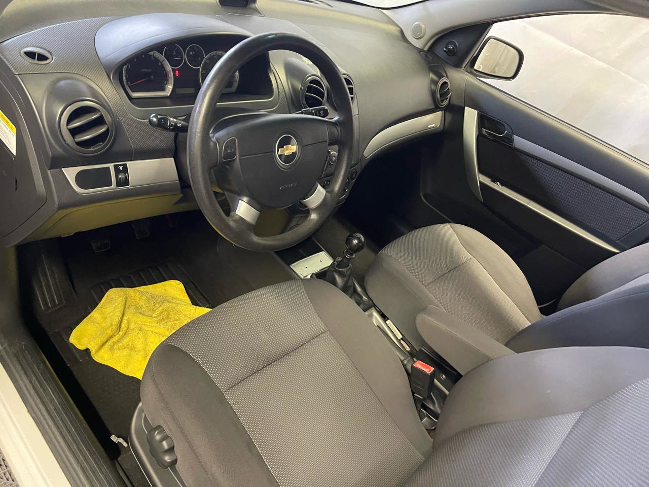 Used 2009 Chevrolet Aveo LT w/ Power and Convenience Package image 22