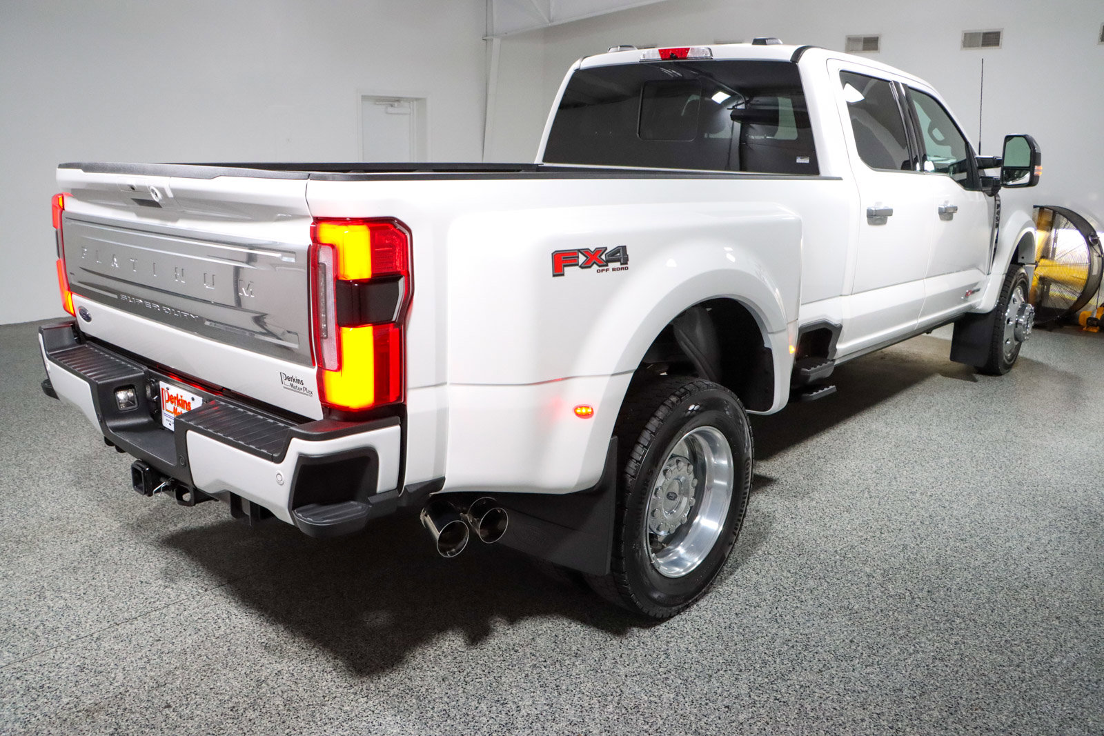 Used 2025 Ford F450 Platinum w/ Platinum Plus Package image 7
