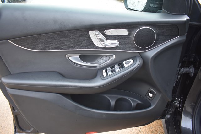 Used 2022 Mercedes-Benz GLC 300 image 11