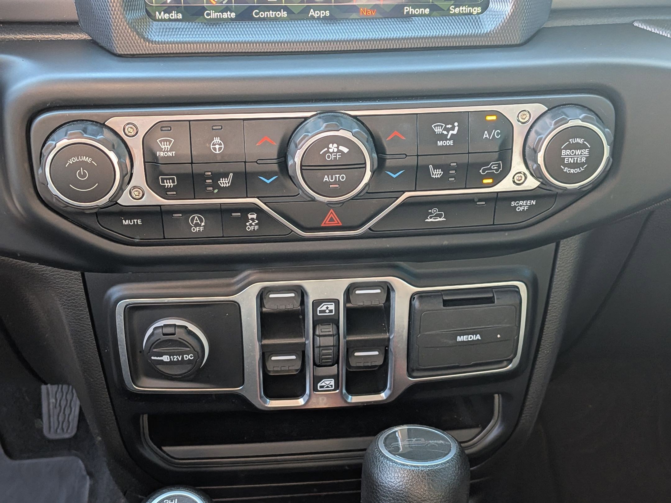 Used 2023 Jeep Gladiator Willys AWD/4WD image 23