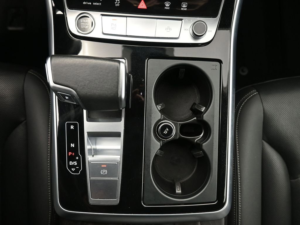 Used 2021 Audi Q8 Prestige w/ Prestige Package image 17
