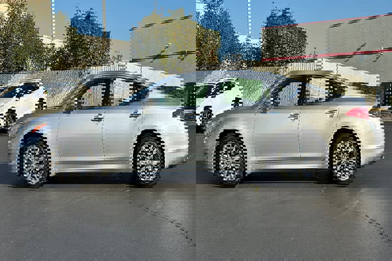 Used 2012 INFINITI M37 x w/ Premium Pkg image 9