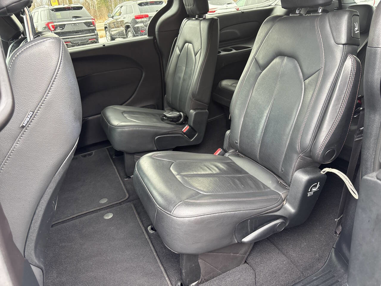 Used 2020 Chrysler Pacifica Touring-L image 7