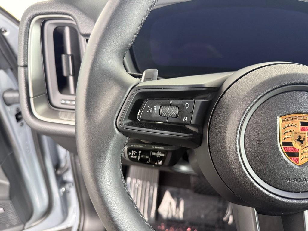 Certified 2025 Porsche Cayenne AWD/4WD image 26