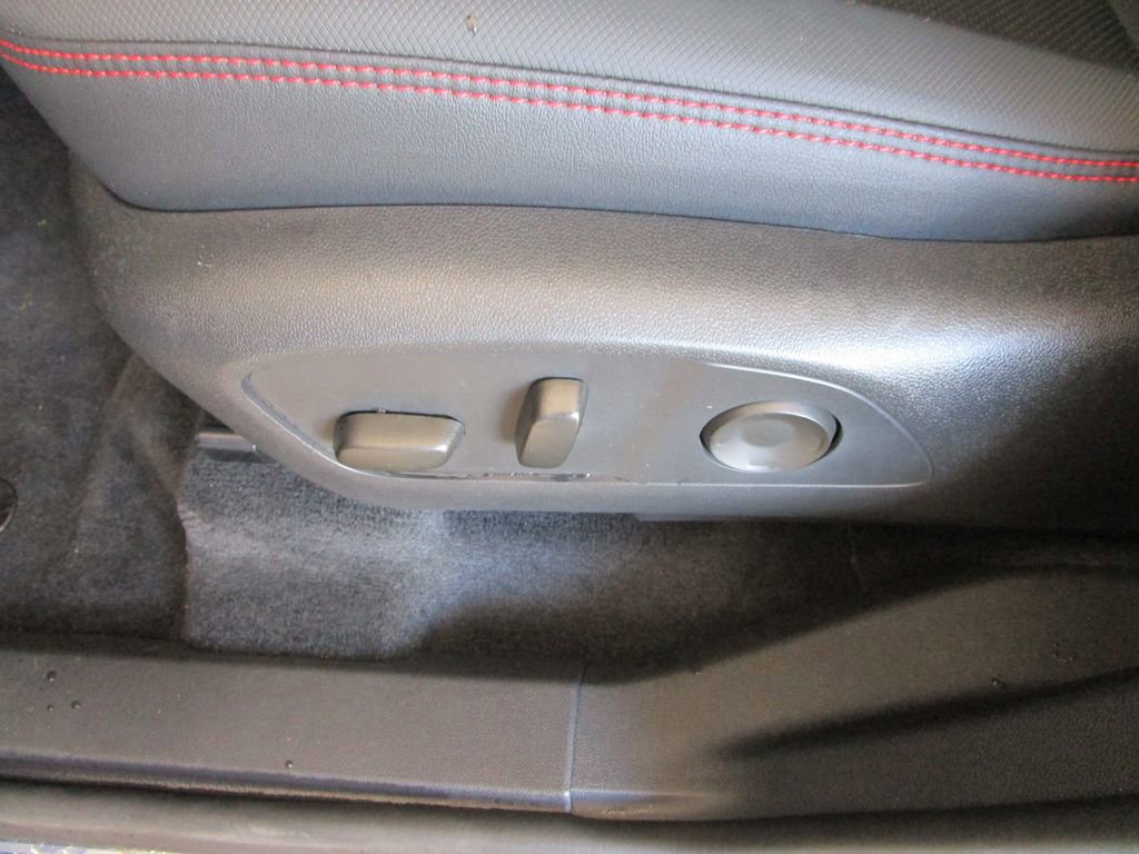 Used 2024 Chevrolet Traverse RS image 16